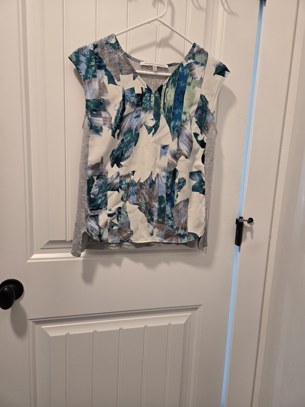 Collective Concepts Abstract Brushstroke Cap Sleeve Top in Teal, Blue & Gray